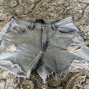gap size 8/29 light wash jean 4” short